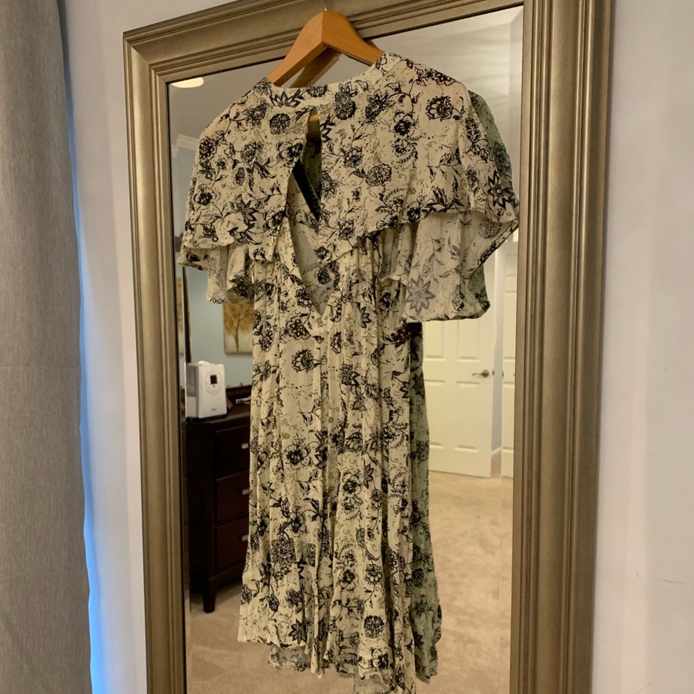 En Creme V-Neck Dress with Front Beading - Picture 3 of 6